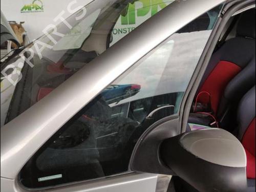 front-left-quarter-glass-peugeot-1007-km_-2005-35908591 main image