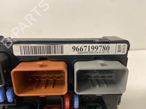 Used Fuse box Fuse box 39256058 39256058