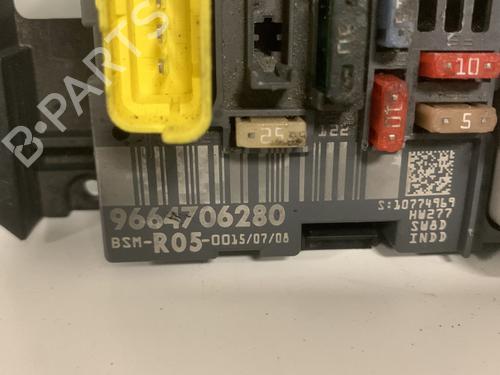 Used Fuse box Fuse box PEUGEOT 308 I (4A_, 4C_) 1.6 HDi (109 hp) 33592627 33592627