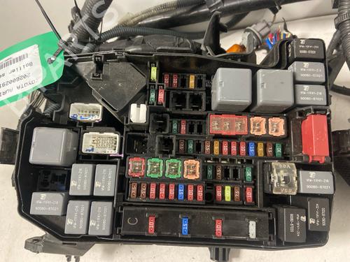 Used Fuse box Fuse box 39459796 39459796