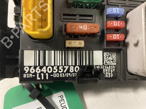 Used Fuse box Fuse box 35993674 35993674