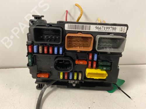 Used Fuse box Fuse box 37255863 37255863