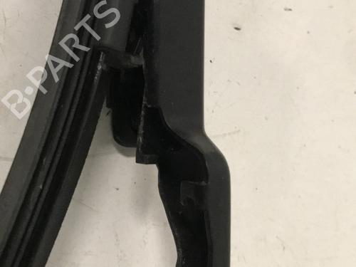 Used Front windshield wiper arm Front windshield wiper arm PEUGEOT 208 II (UB_, UP_, UW_, UJ_) [2019-2026] 33948186 33948186