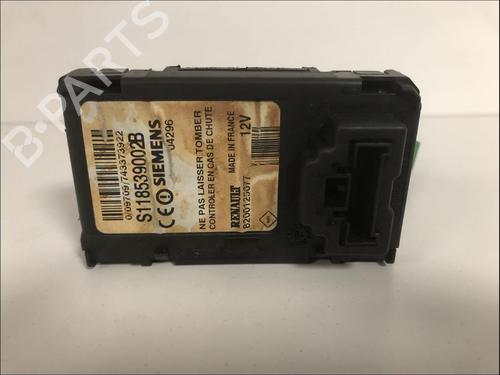 Used Card reader Card reader RENAULT GRAND SCÉNIC II (JM0/1_) [2004-2009] 33580912 33580912
