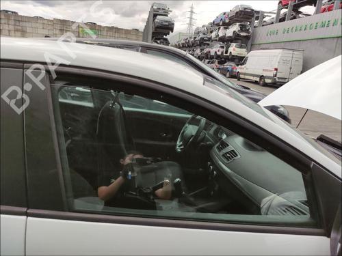front-right-door-window-renault-megane-iii-hatchback-bz01_-b3_-2008-35909820 main image