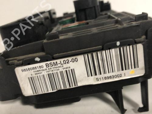 Fuse box PEUGEOT 407 (6D_) 2.0 HDi 135 (6DRHRH, 6DRHRE, 6DRHRG, 6DRHRJ) | BP33596519E1 - Image 2