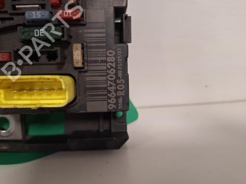 Used Fuse box Fuse box PEUGEOT 308 I (4A_, 4C_) 1.6 16V (120 hp) 36582274 36582274