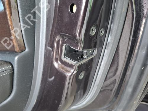 Venstre bagtil lås Venstre bagtil lås LAND ROVER RANGE ROVER SPORT I (L320) 3.0 D 4x4 (245 hp) 36582688 36582688