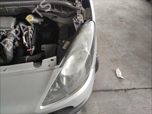 left-headlight-peugeot-1007-km_-2005-33588373 main image