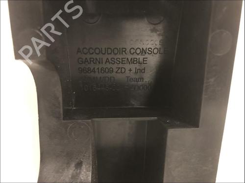 Used Armrest / Center console Armrest / Center console CITROËN C4 CACTUS 1.2 VTi 82 (82 hp) 34615104 34615104