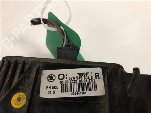 right-tailgate-light-skoda-karoq-nu7-nd7-2017-37752627 main image