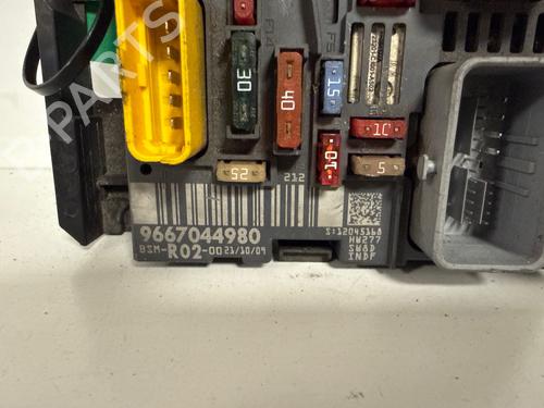 Fuse box CITROËN C5 III (RD_) 2.0 HDi 165 (RDRHHA, RDRHH8) | BP33837461E1 - Image 4