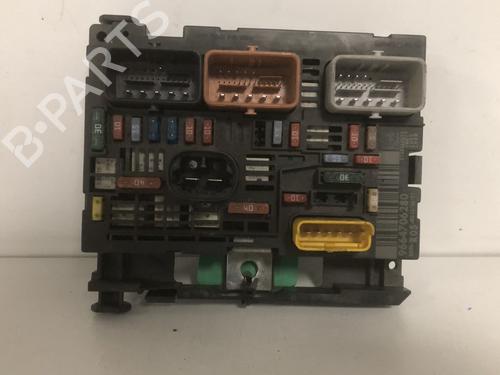 Used Fuse box Fuse box PEUGEOT 308 I (4A_, 4C_) 1.6 HDi (109 hp) 33599224 33599224