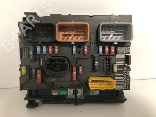 Used Fuse box Fuse box 37263605 37263605