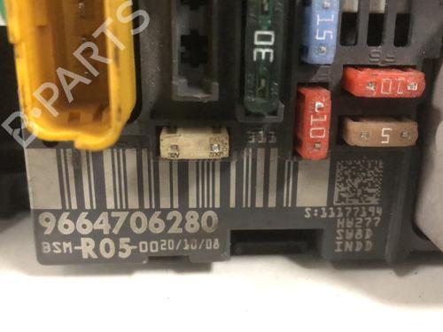 Used Fuse box Fuse box PEUGEOT 308 I (4A_, 4C_) 1.6 16V (120 hp) 33600682 33600682