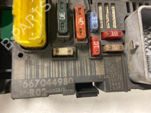 Used Fuse box Fuse box 37241387 37241387