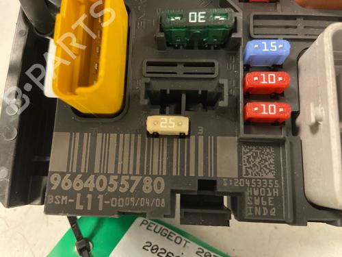 Used Fuse box Fuse box 37256123 37256123