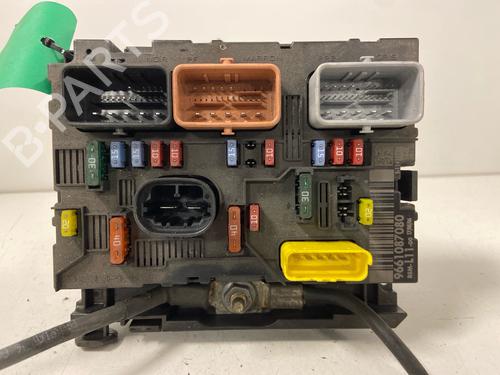 Fuse box PEUGEOT 307 (3A/C) 1.6 HDi 110 | BP38427151E1 - Image 2