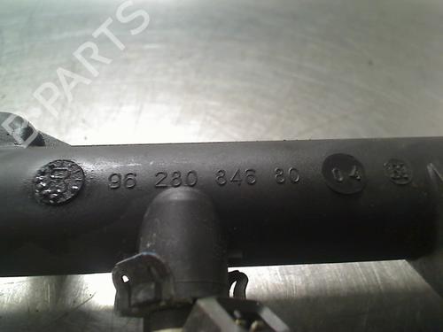 Injection rail CITROËN C5 I (DC_) 2.0 16V (DCRFNC, DCRFNF) | BP34689013M98 - Image 4