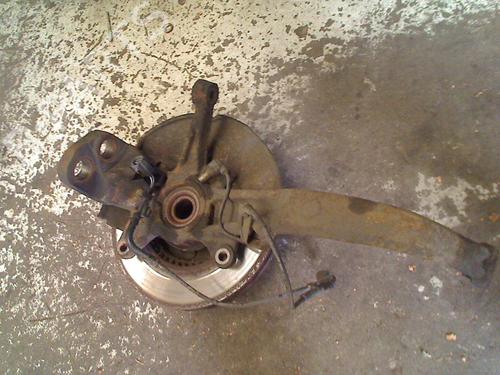 Venstre Styrespindel lagerhus Venstre Styrespindel lagerhus MAZDA 6 Station Wagon (GY) 2.0 DI (GY19) (121 hp) 34668676 34668676