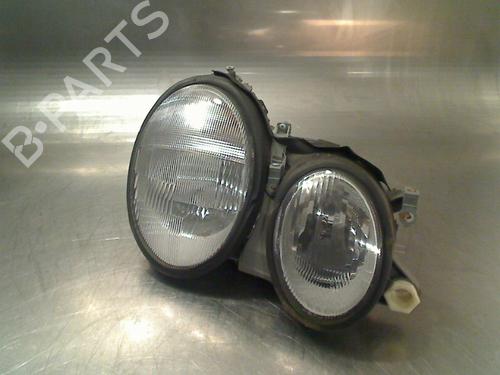 Used Right headlight Right headlight MERCEDES-BENZ CLK Convertible (A208) CLK 200 (208.435) (136 hp) 34682570 34682570