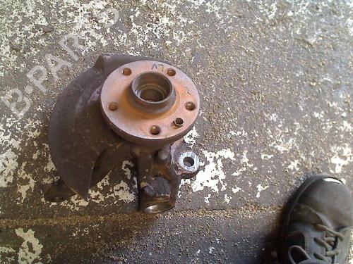 Used Left front steering knuckle Left front steering knuckle VW TRANSPORTER T4 Van (70A, 70H, 7DA, 7DH) 2.5 TDI (102 hp) 34666043 34666043