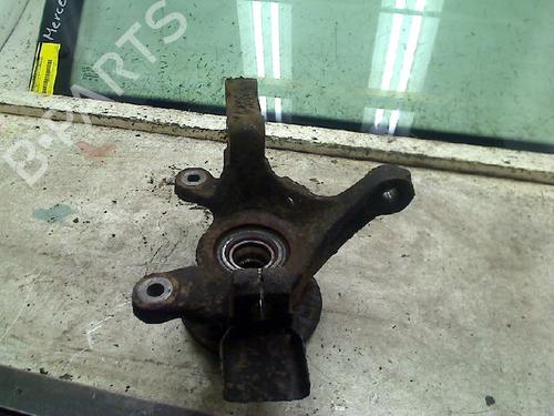 Used Left front steering knuckle Left front steering knuckle MERCEDES-BENZ VITO Bus (W638) 108 CDI 2.2 (638.194) (82 hp) 34673658 34673658