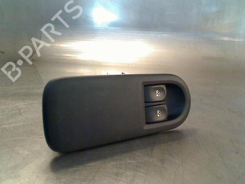 switch-renault-clio-iii-br01-cr01-2005-2006-2007-2008-2009-2010-2011-2012-2013-2014-34683400 main image