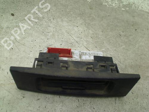 Used Display monitor Display monitor RENAULT MASTER II Van (FD) 2.5 dCi 120 (FD0M, FD0U, FD0W, FD2M, FD2W, FD3M, FD3U,... (115 hp) 34666645 34666645