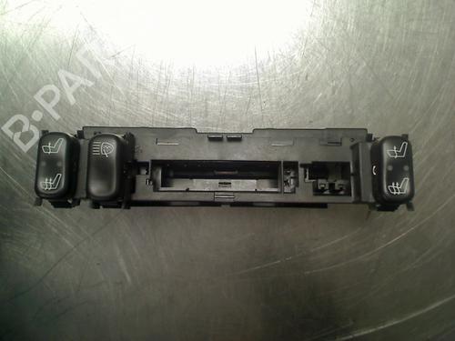 switch-mercedes-benz-e-class-t-model-s210-1996-1997-1998-1999-2000-2001-2002-2003-34688907 main image