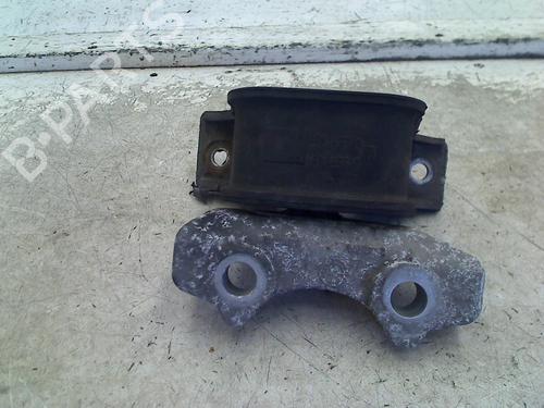 Used Engine mount Engine mount OPEL CORSA C (X01) 1.7 DI (F08, F68) (65 hp) 34666928 34666928