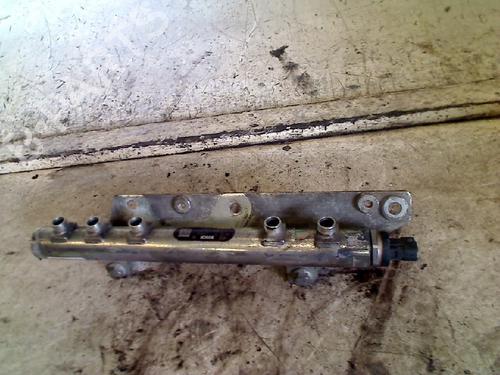 injection-rail-opel-corsa-d-s07-2006-2007-2008-2009-2010-2011-2012-2013-2014-2015-34674585 main image