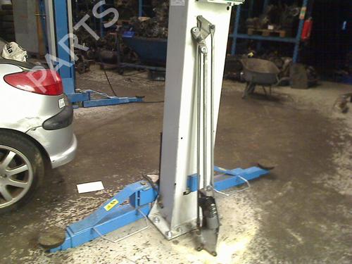 Used Front wiper motor Front wiper motor RENAULT MODUS / GRAND MODUS (F/JP0_) 1.4 (JP01, JP0J) (98 hp) 34666177 34666177