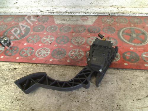 Used Pedal Pedal VOLVO S40 II (544) 2.0 D (136 hp) 34662044 34662044