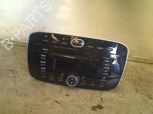Used Radio Radio FIAT GRANDE PUNTO (199_) 1.4 (199AXB11, 199AXB1A, 199BXB1A, 199AXL1A) (77 hp) 34668682 34668682
