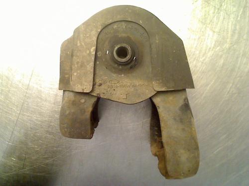 Used Engine mount Engine mount KIA CARENS III MPV (UN) 2.0 CVVT (144 hp) 39743406 39743406
