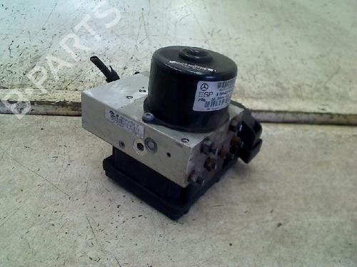 Used ABS pump ABS pump MERCEDES-BENZ C-CLASS (W203) C 180 Kompressor (203.046) (143 hp) 34674916 34674916