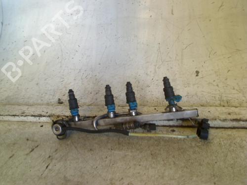 injection-rail-audi-a4-b5-8d2-1994-1995-1996-1997-1998-1999-2000-2001-34670922 main image
