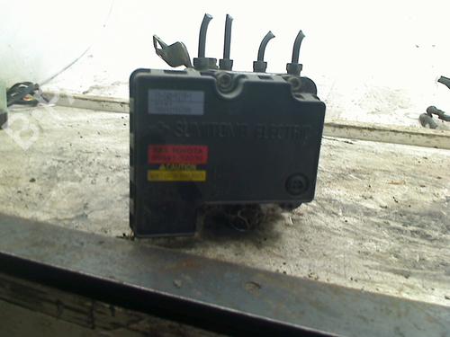 Used ABS pump ABS pump TOYOTA YARIS (_P1_) 1.0 (SCP10_, SCP10R) (68 hp) 34658055 34658055