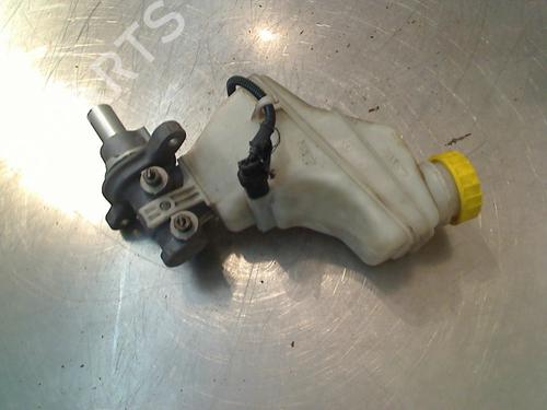 Used Brake master cylinder Brake master cylinder FIAT GRANDE PUNTO (199_) 1.4 (199AXB11, 199AXB1A, 199BXB1A, 199AXL1A) (77 hp) 34677954 34677954