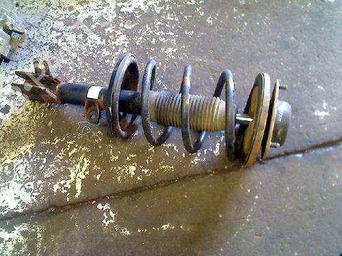Used Left front shock absorber Left front shock absorber HYUNDAI SANTA FÉ I (SM) 2.4 16V 4x4 (146 hp) 34675656 34675656