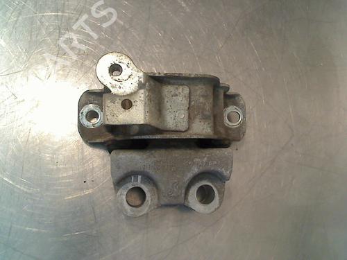 Used Engine mount Engine mount FIAT GRANDE PUNTO (199_) 1.4 (199AXB11, 199AXB1A, 199BXB1A, 199AXL1A) (77 hp) 34677946 34677946