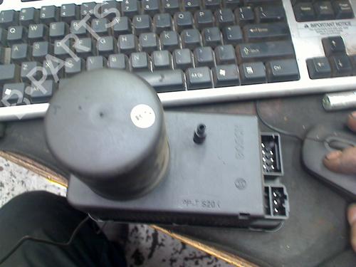 Compressor do fecho central Compressor do fecho central MERCEDES-BENZ C-CLASS (W202) C 180 (202.018) (122 hp) 34655870 34655870