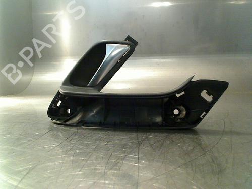Højre bagtil invendig håndtag Højre bagtil invendig håndtag VW POLO V (6R1, 6C1) 1.2 (70 hp) 34677194 34677194