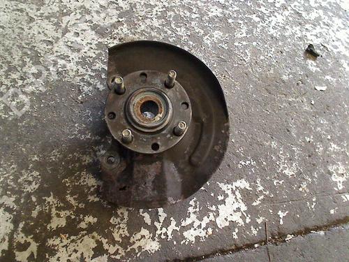 Used Left front steering knuckle Left front steering knuckle MITSUBISHI COLT V (CJ_, CP_) 1600 GLX (CJ4A) (90 hp) 34665424 34665424