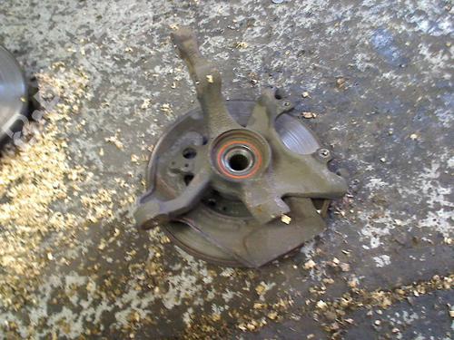 Used Left front steering knuckle Left front steering knuckle VW POLO (6N2) 1.4 16V (75 hp) 34663822 34663822