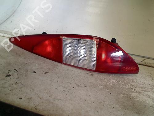 right-taillight-ford-mondeo-iii-turnier-bwy-2000-2001-2002-2003-2004-2005-2006-2007-34664491 main image