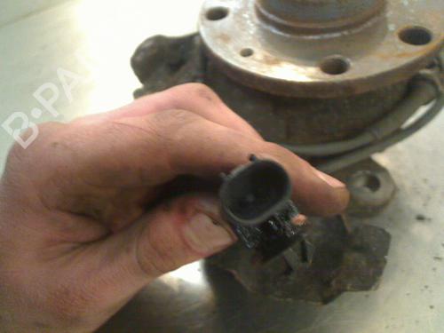 Used Right front steering knuckle Right front steering knuckle FIAT GRANDE PUNTO (199_) 1.4 (199AXB11, 199AXB1A, 199BXB1A, 199AXL1A) (77 hp) 34677975 34677975