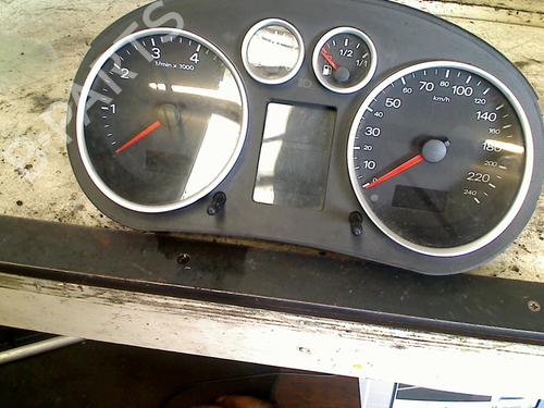 instrument-cluster-audi-a2-8z0-2000-2001-2002-2003-2004-2005-34658556 main image