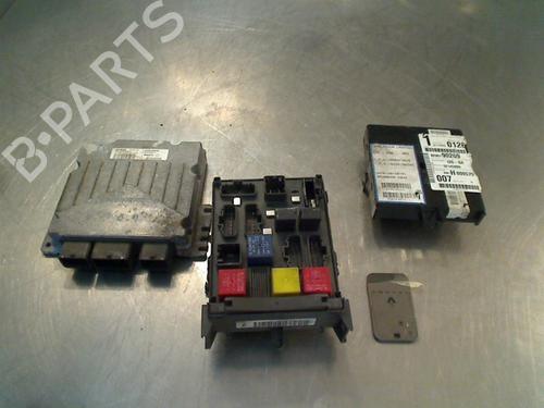 Used Fuse box Fuse box RENAULT LAGUNA II (BG0/1_) 2.0 16V IDE (BG0N) (140 hp) 34683838 34683838